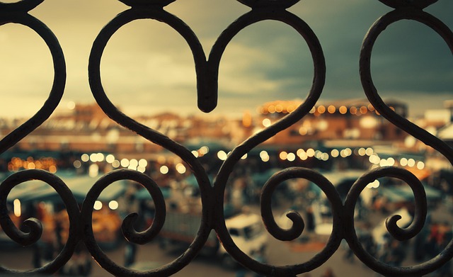 fence shape of heart